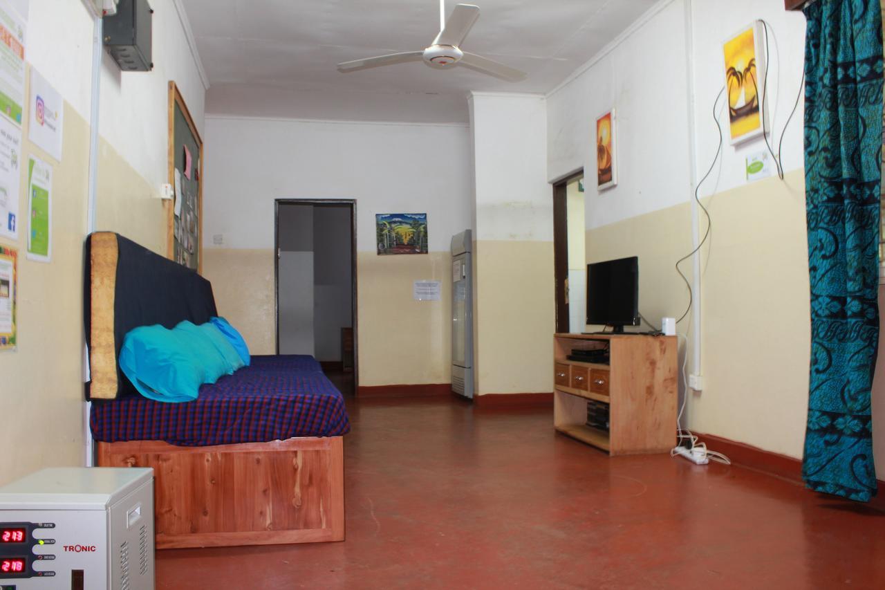 Hostel Hoff Moshi Esterno foto