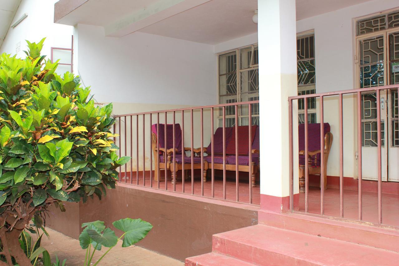 Hostel Hoff Moshi Esterno foto